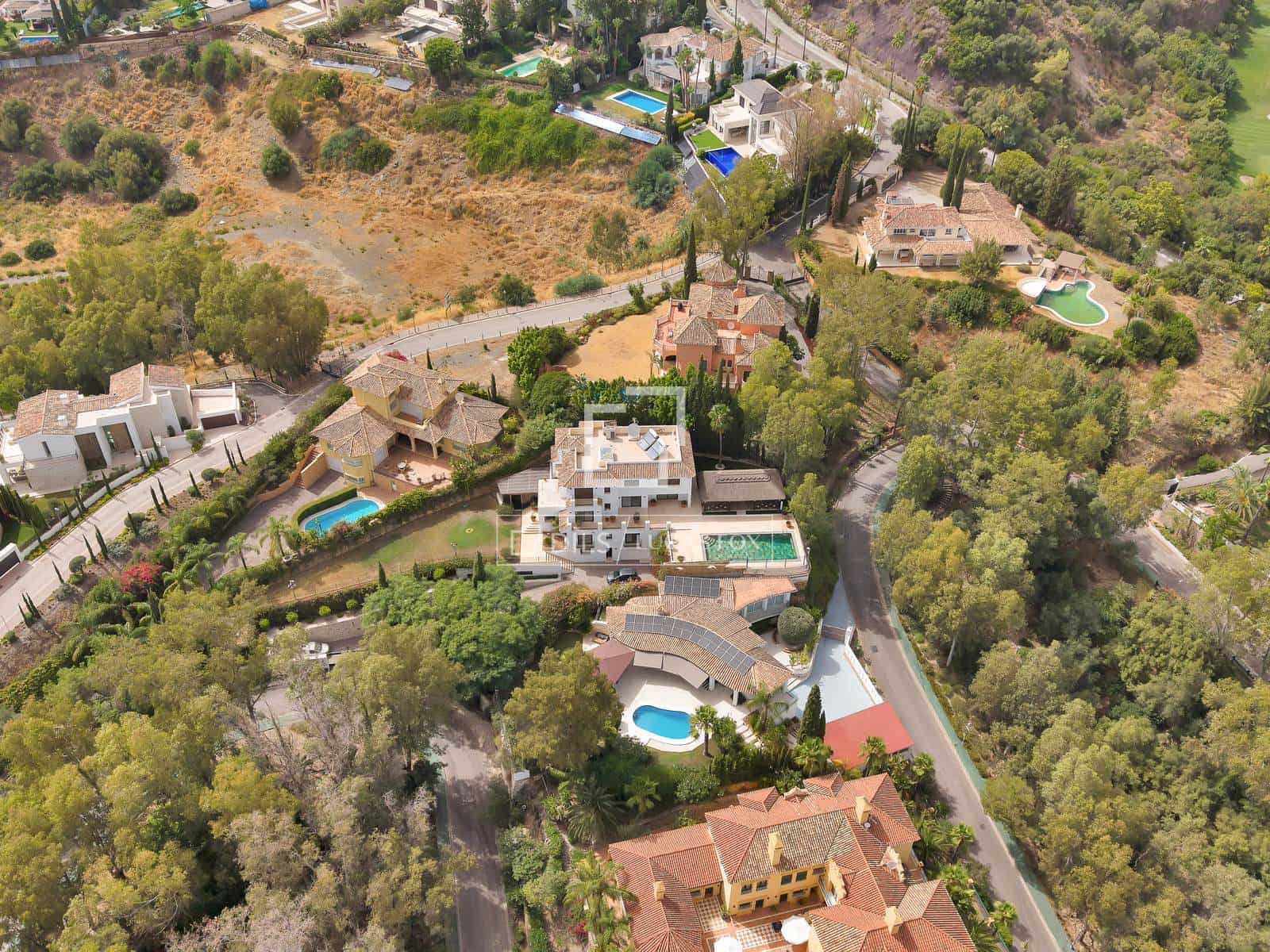 7 bedroom Villa for sale in Benahavis with pool garage - € 3,100,000 (Ref: 10160610)