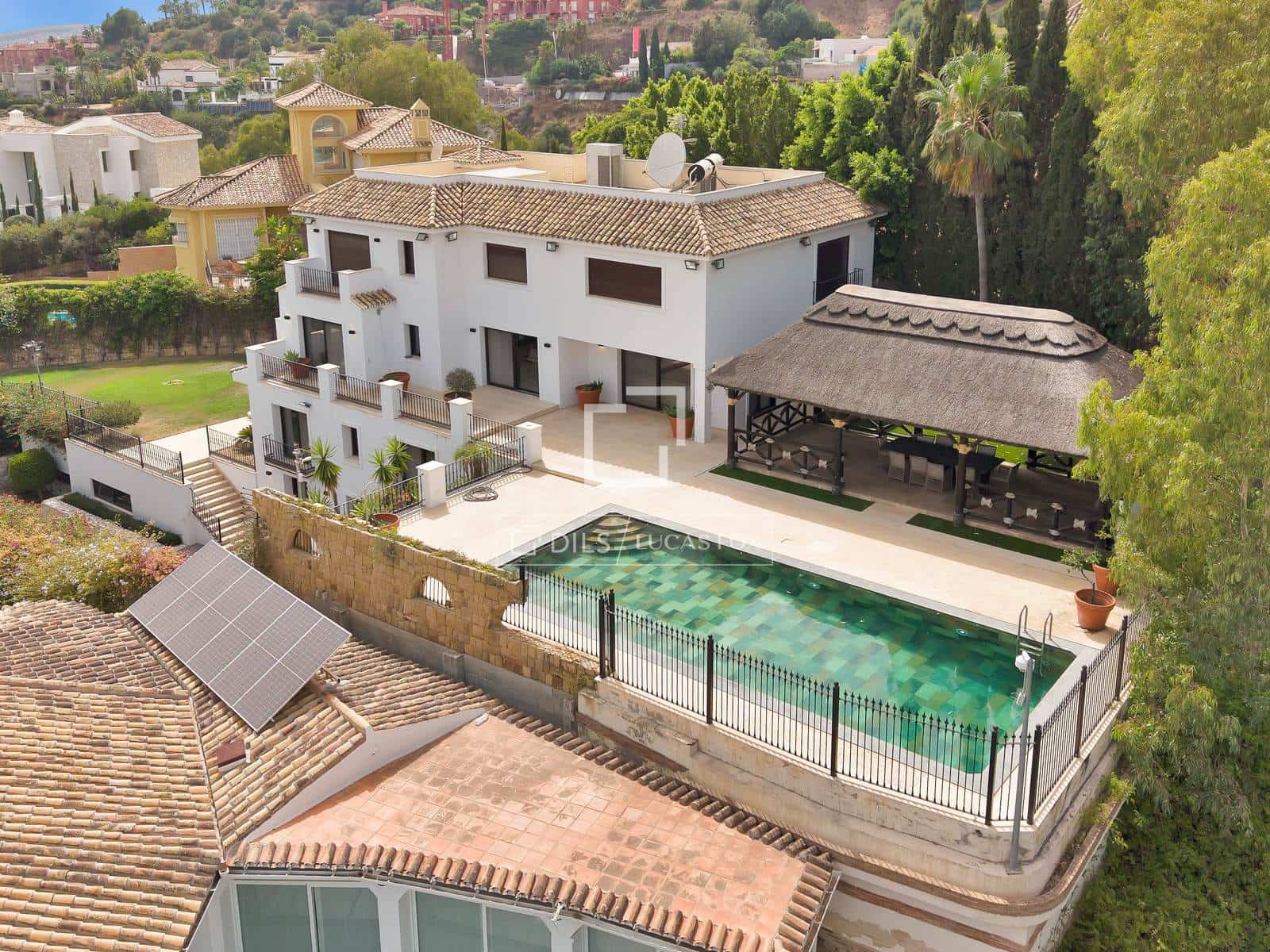 7 bedroom Villa for sale in Benahavis with pool garage - € 3,100,000 (Ref: 10160610)