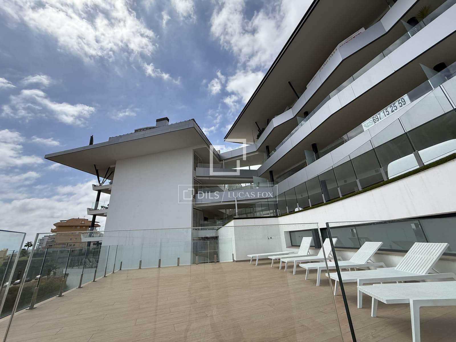 2 soveværelse Lejlighed til salg i Fuengirola med swimmingpool garage - € 695.000 (Ref: 10160614)