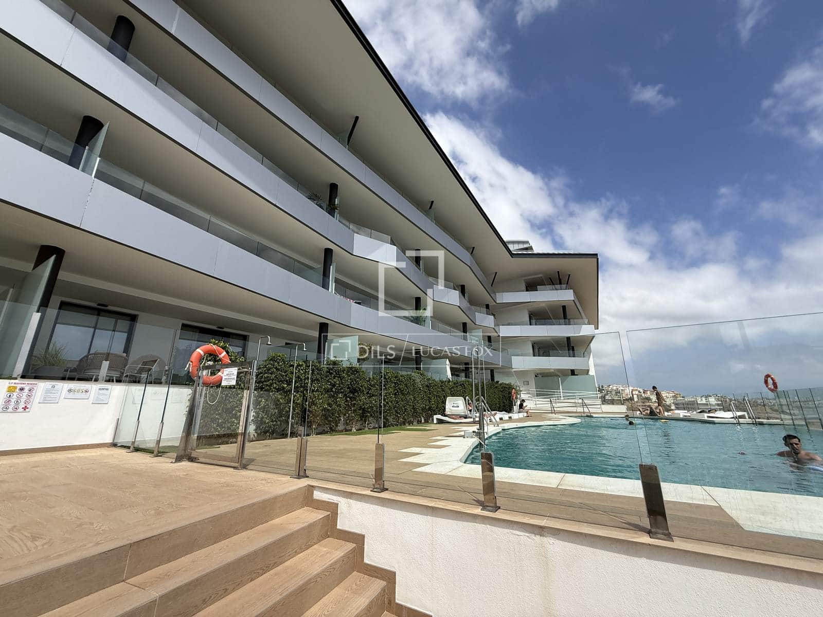 2 soveværelse Lejlighed til salg i Fuengirola med swimmingpool garage - € 695.000 (Ref: 10160614)