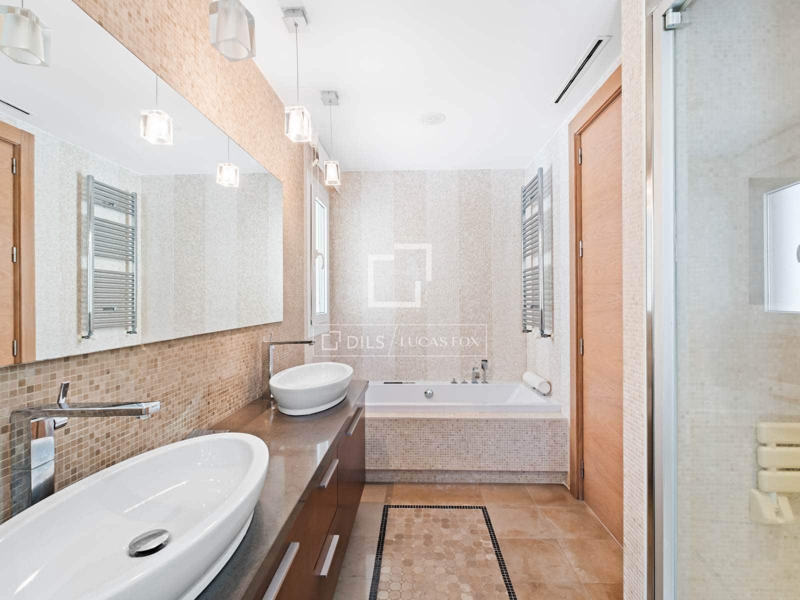 4 bedroom Villa for rent in Arenales del Sol with pool garage - € 4,500 (Ref: 10161777)
