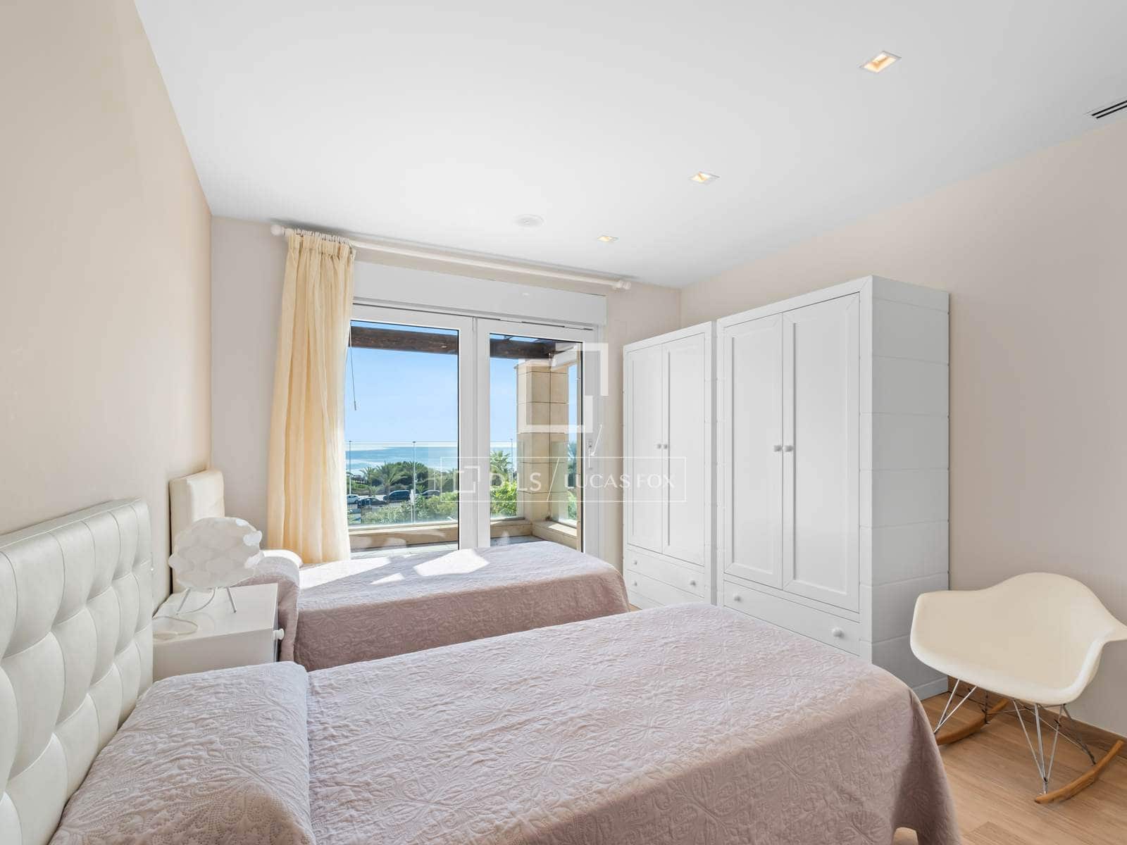4 bedroom Villa for rent in Arenales del Sol with pool garage - € 4,500 (Ref: 10161777)