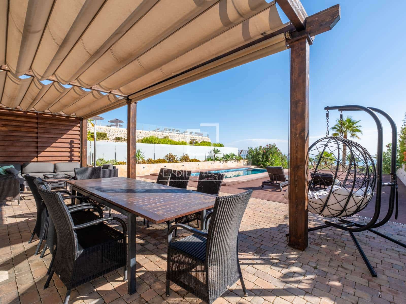 4 bedroom Villa for rent in Arenales del Sol with pool garage - € 4,500 (Ref: 10161777)