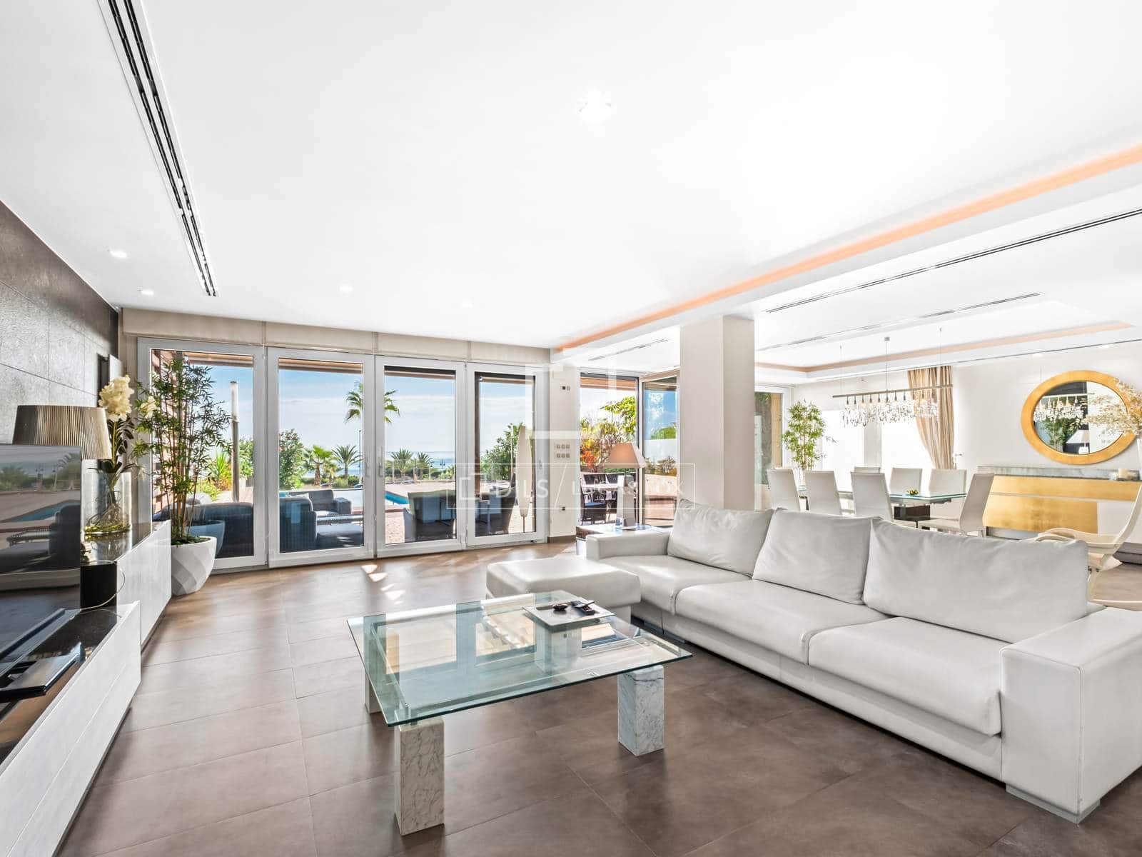 4 bedroom Villa for rent in Arenales del Sol with pool garage - € 4,500 (Ref: 10161777)
