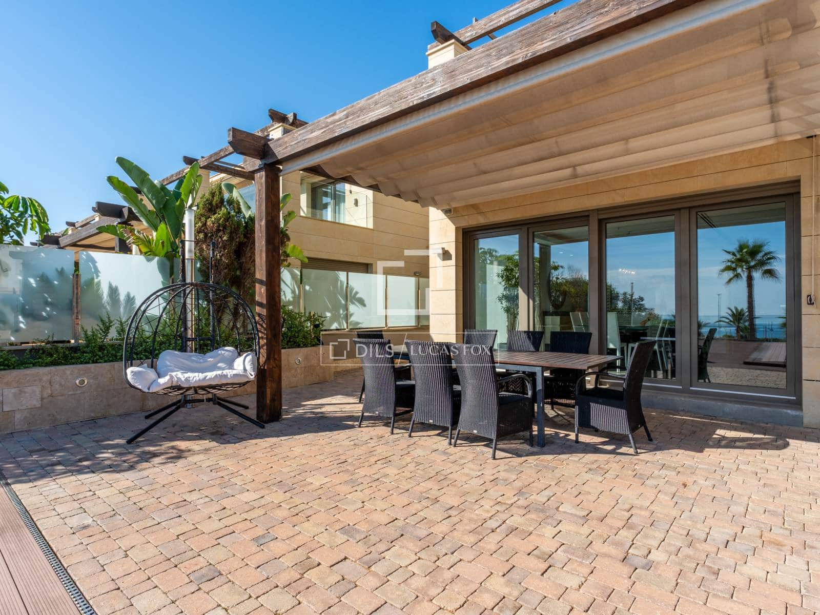 4 bedroom Villa for rent in Arenales del Sol with pool garage - € 4,500 (Ref: 10161777)