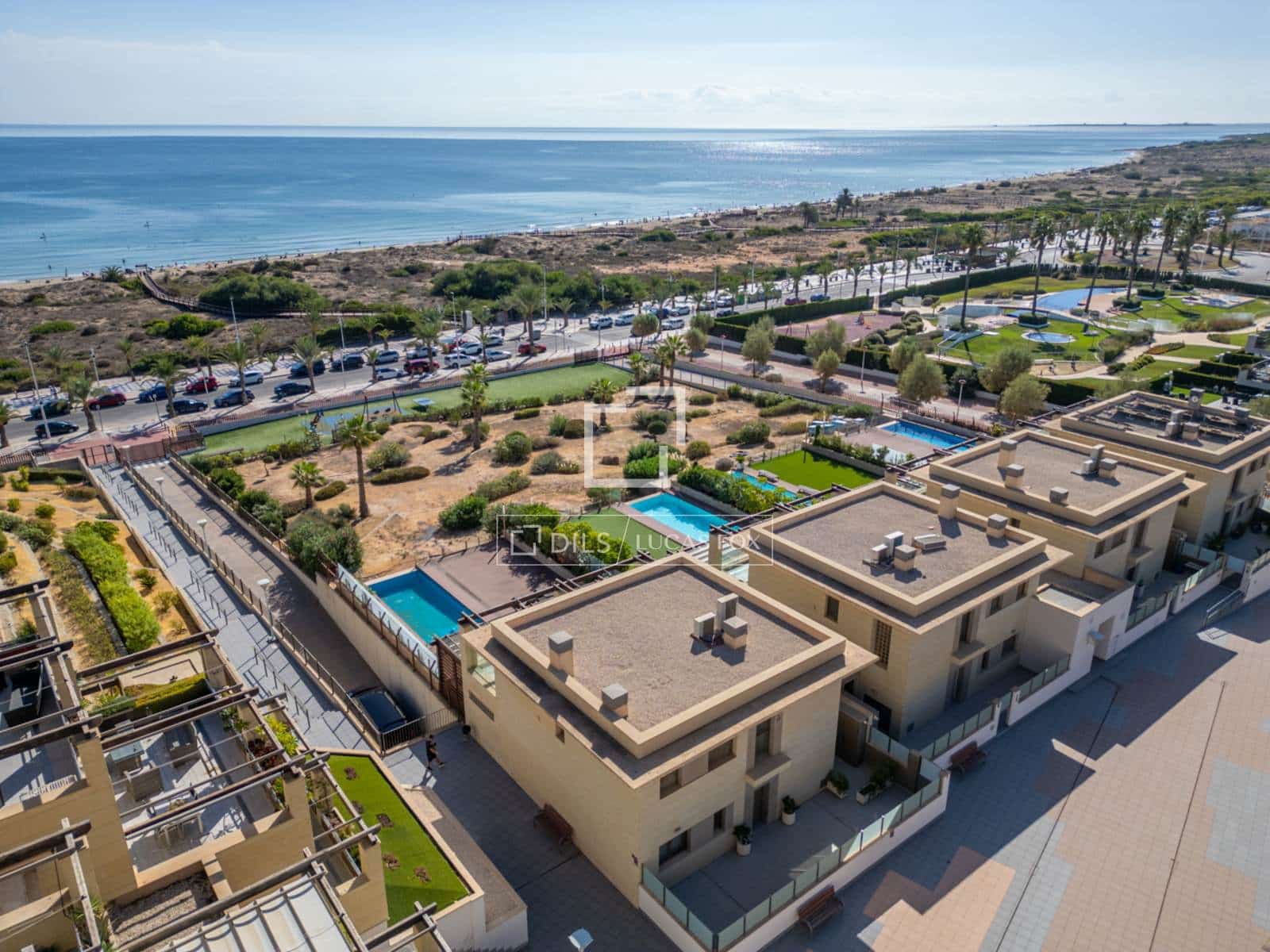 4 bedroom Villa for rent in Arenales del Sol with pool garage - € 4,500 (Ref: 10161777)