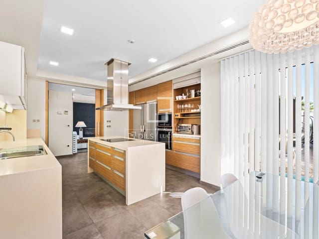 4 soveværelse Villa til leje i Arenales del Sol, Elche / Elx med swimmingpool garage - € 4.500 (Ref: 10161777)