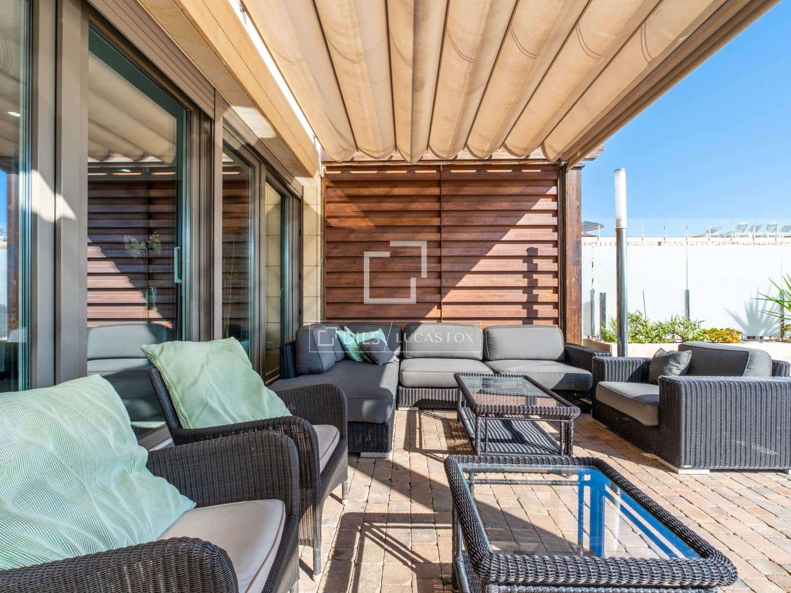 4 bedroom Villa for rent in Arenales del Sol with pool garage - € 4,500 (Ref: 10161777)