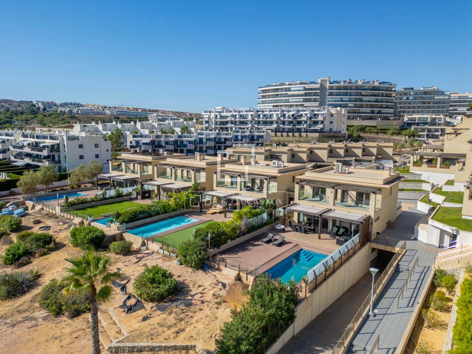 4 bedroom Villa for rent in Arenales del Sol with pool garage - € 4,500 (Ref: 10161777)