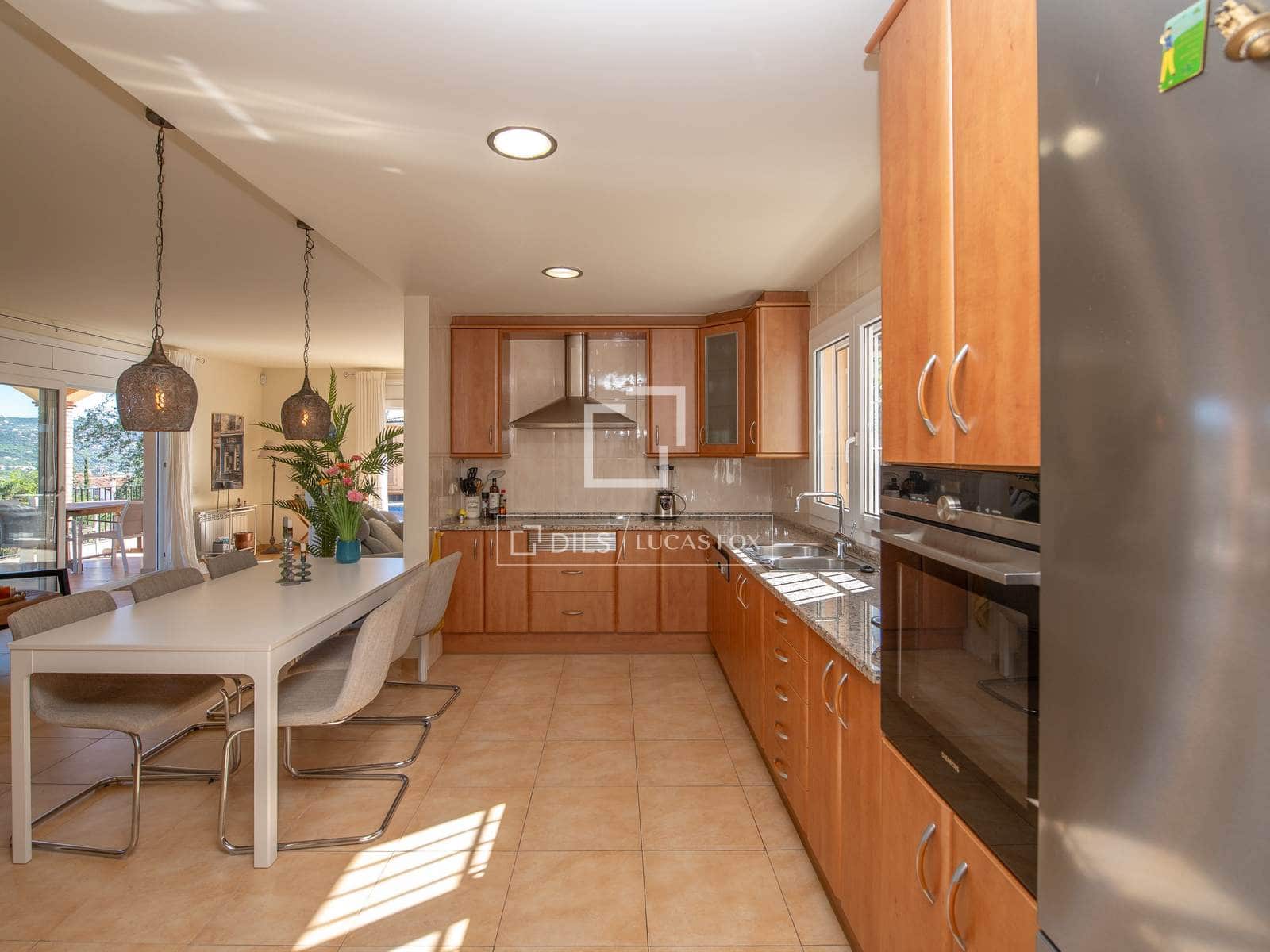 4 bedroom Villa for sale in Santa Cristina d'Aro with pool garage - € 1,195,000 (Ref: 10161914)