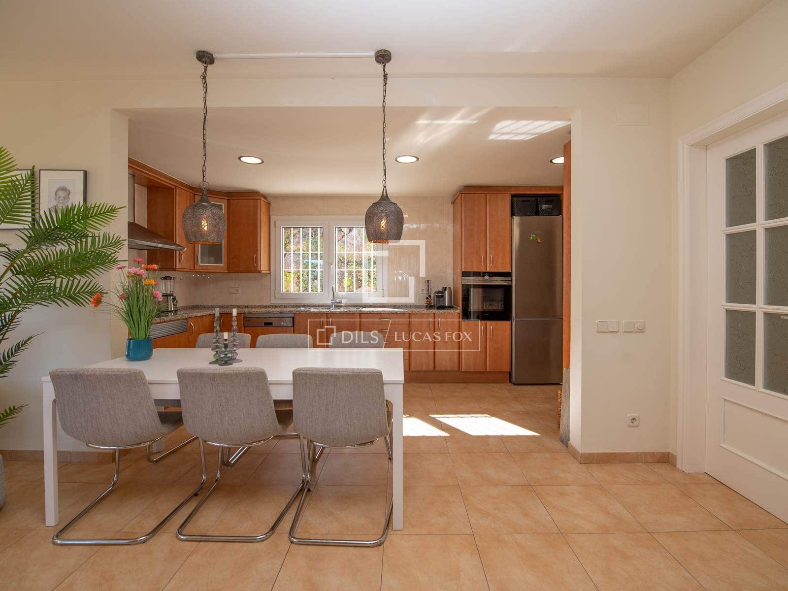 4 bedroom Villa for sale in Santa Cristina d'Aro with pool garage - € 1,195,000 (Ref: 10161914)