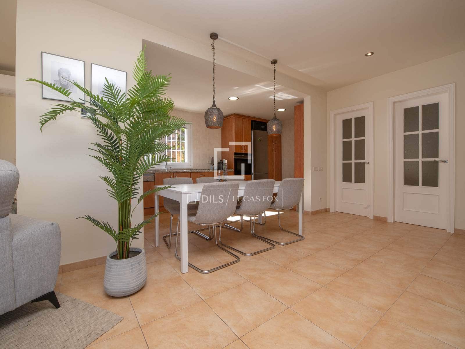 4 bedroom Villa for sale in Santa Cristina d'Aro with pool garage - € 1,195,000 (Ref: 10161914)