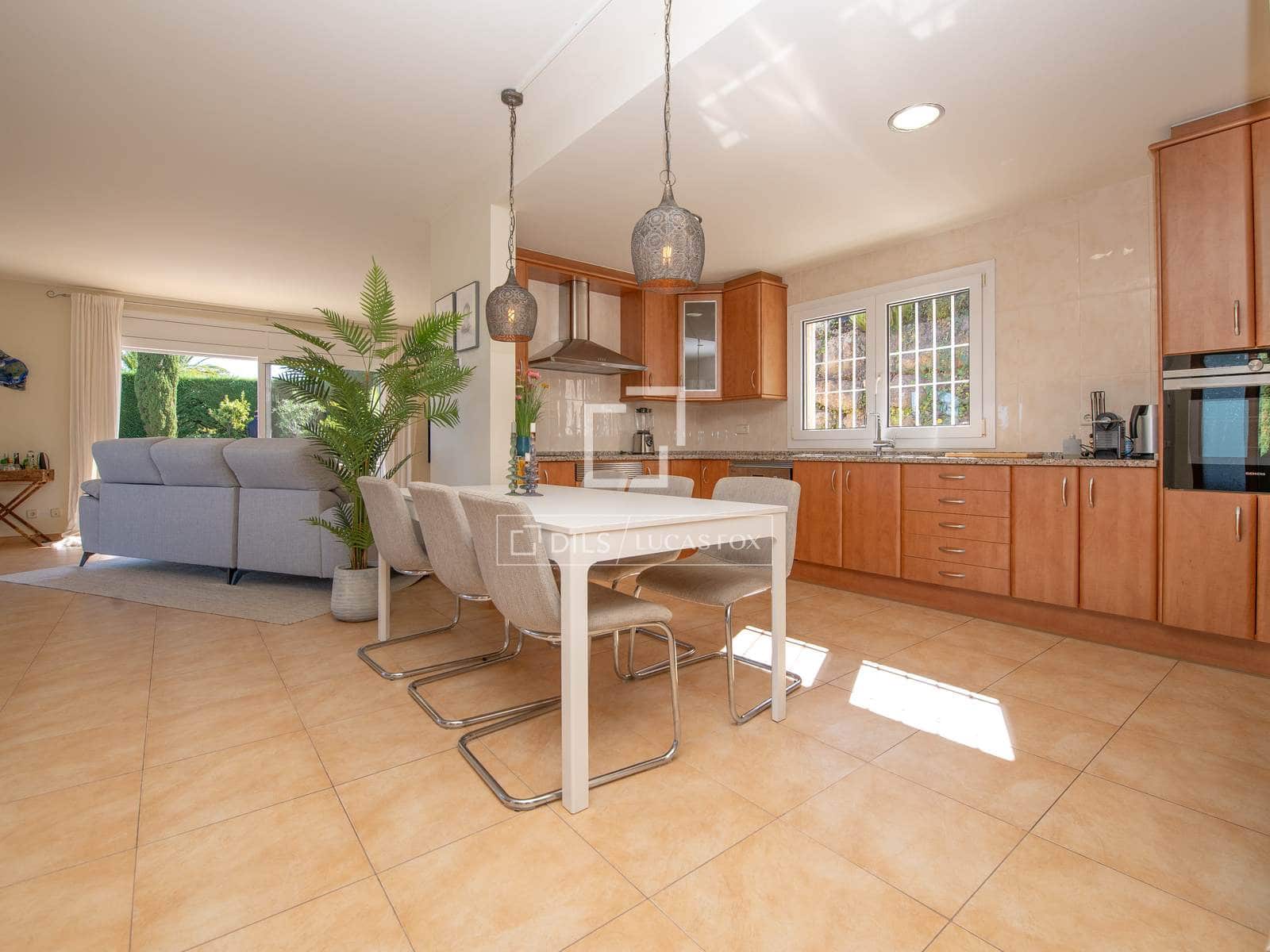 4 bedroom Villa for sale in Santa Cristina d'Aro with pool garage - € 1,195,000 (Ref: 10161914)