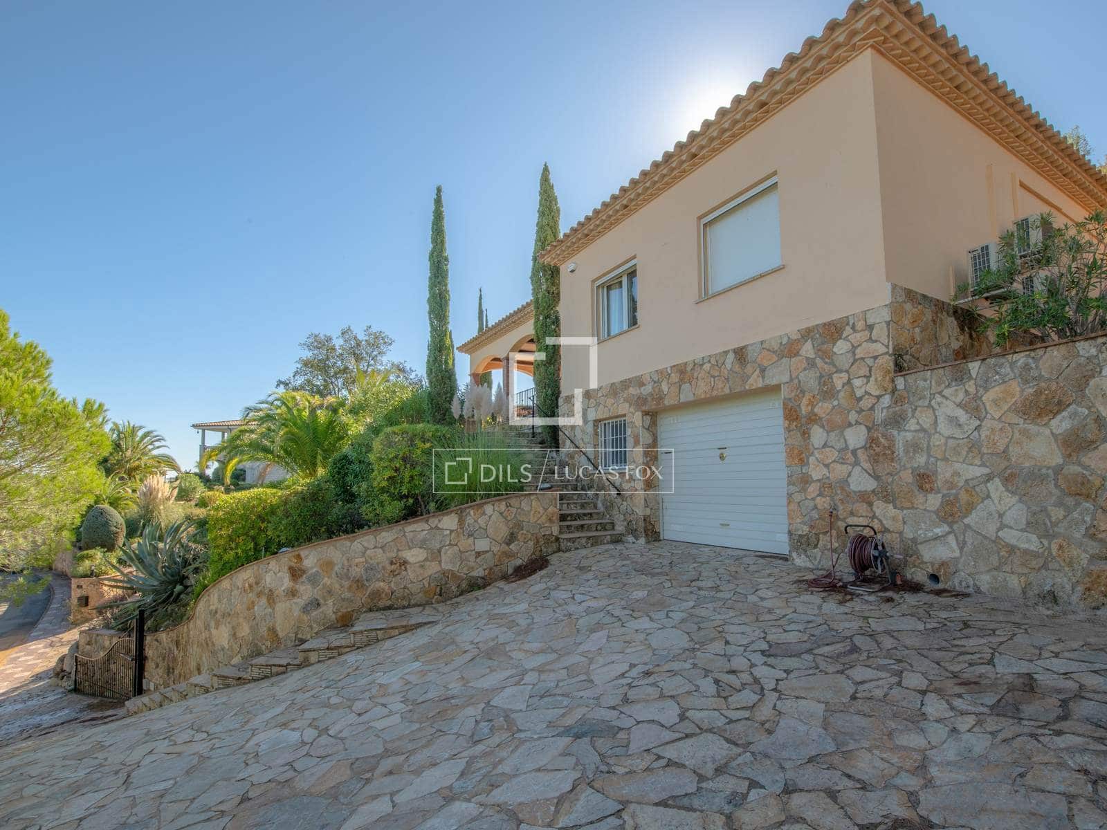 4 bedroom Villa for sale in Santa Cristina d'Aro with pool garage - € 1,195,000 (Ref: 10161914)