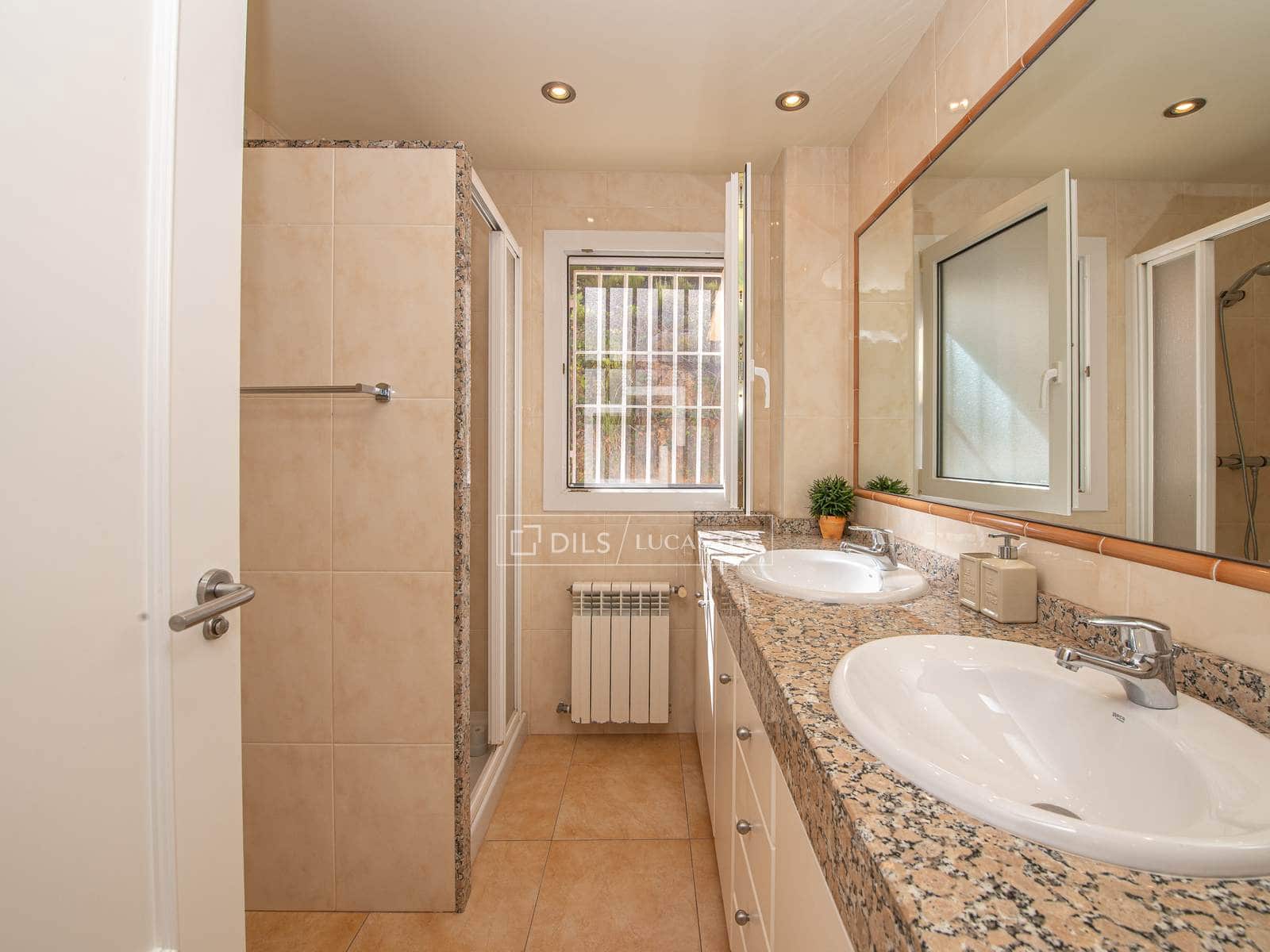 4 bedroom Villa for sale in Santa Cristina d'Aro with pool garage - € 1,195,000 (Ref: 10161914)