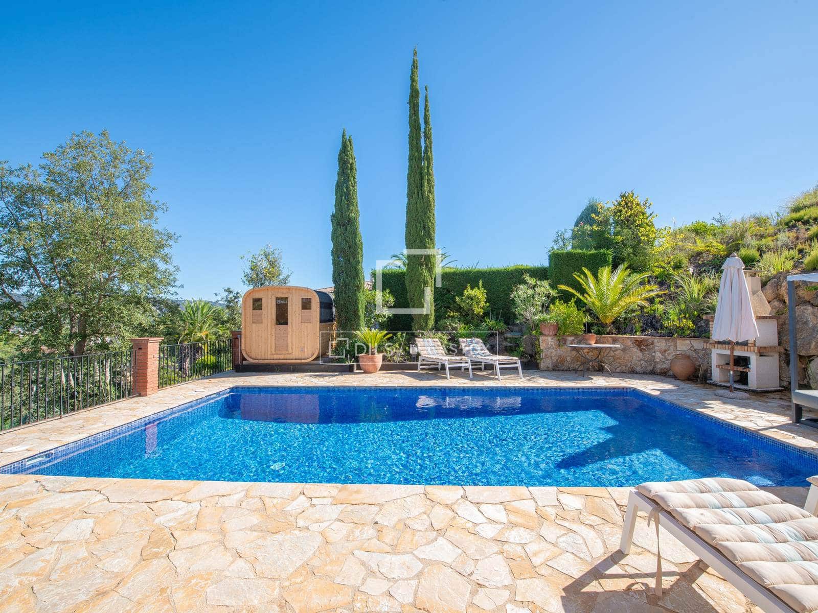 4 bedroom Villa for sale in Santa Cristina d'Aro with pool garage - € 1,195,000 (Ref: 10161914)