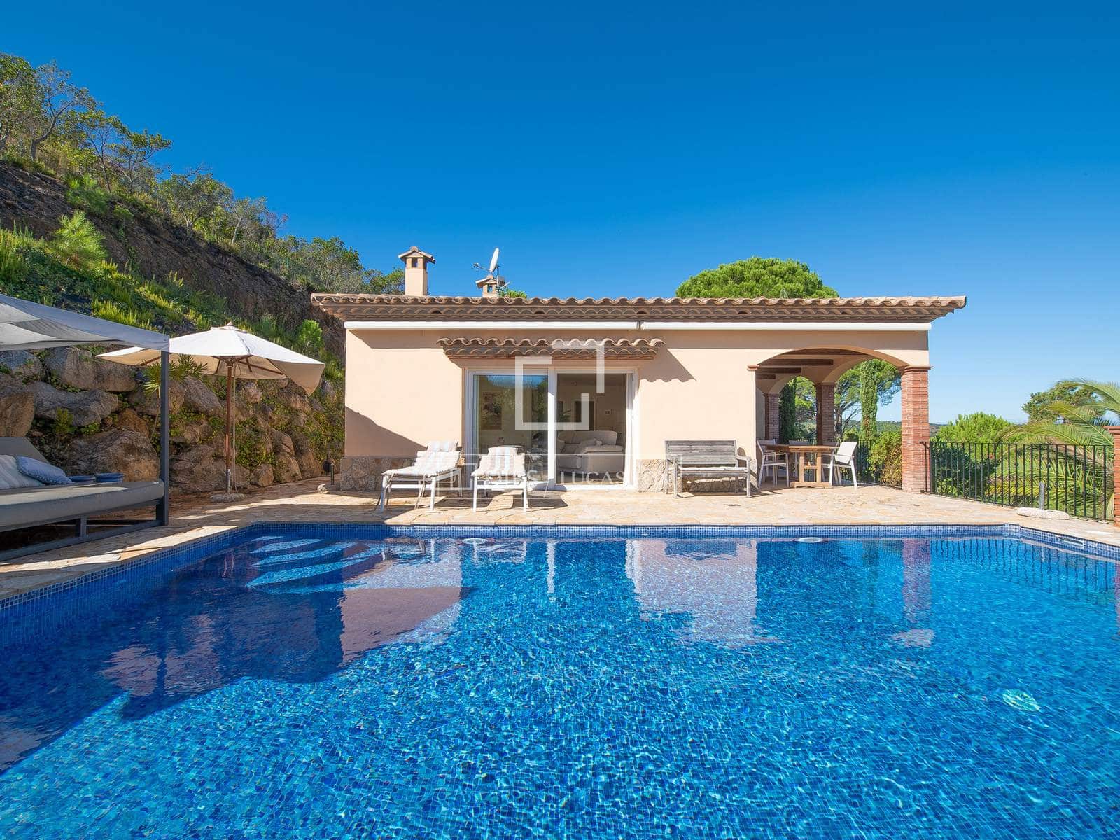4 bedroom Villa for sale in Santa Cristina d'Aro with pool garage - € 1,195,000 (Ref: 10161914)
