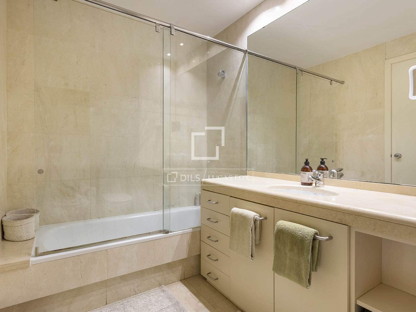 4 soverom Leilighet til salgs i Barcelona by med garasje - € 800 000 (Ref: 10163323)