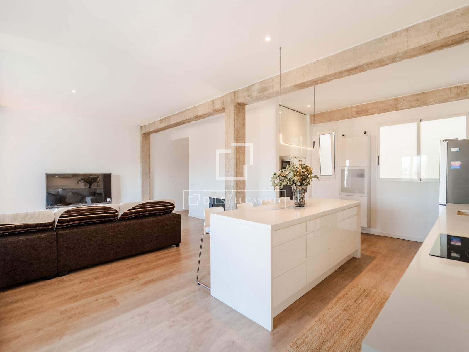 2 bedroom Apartment for rent in Valencia city - € 2,000 (Ref: 10163325)