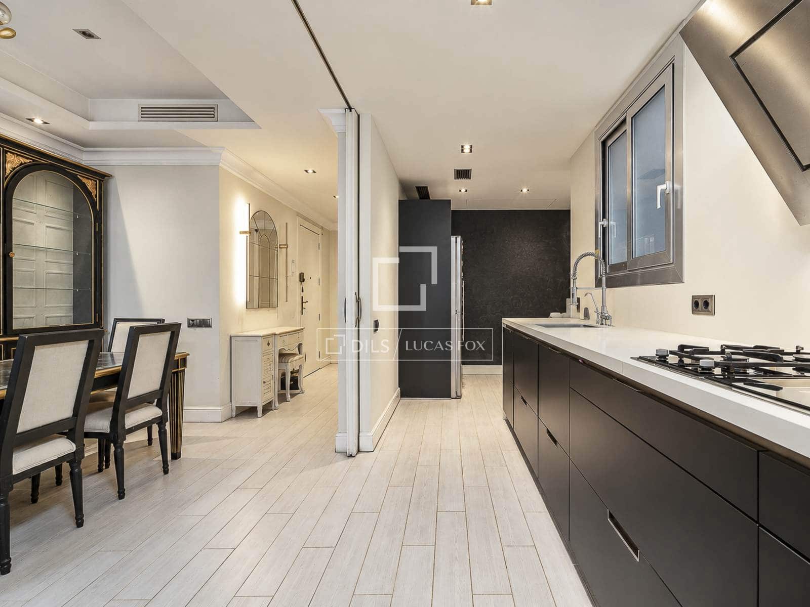 4 soveværelse Lejlighed til salg i Barcelona by - € 990.000 (Ref: 10165348)