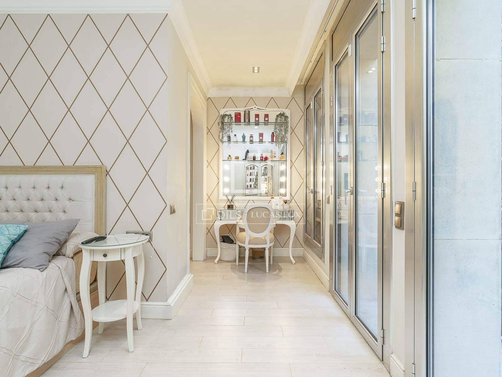4 soveværelse Lejlighed til salg i Barcelona by - € 990.000 (Ref: 10165348)
