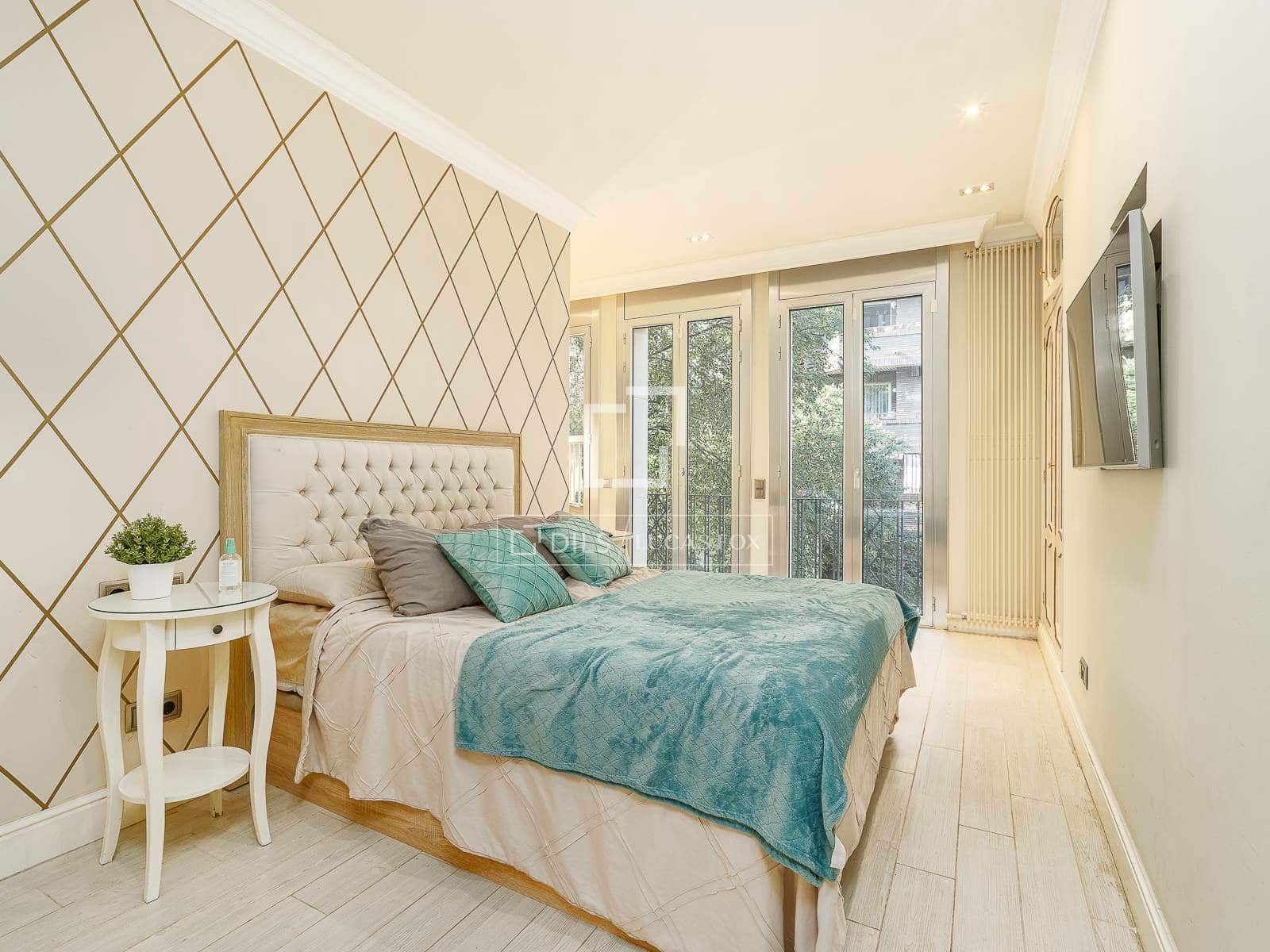 4 soveværelse Lejlighed til salg i Barcelona by - € 990.000 (Ref: 10165348)