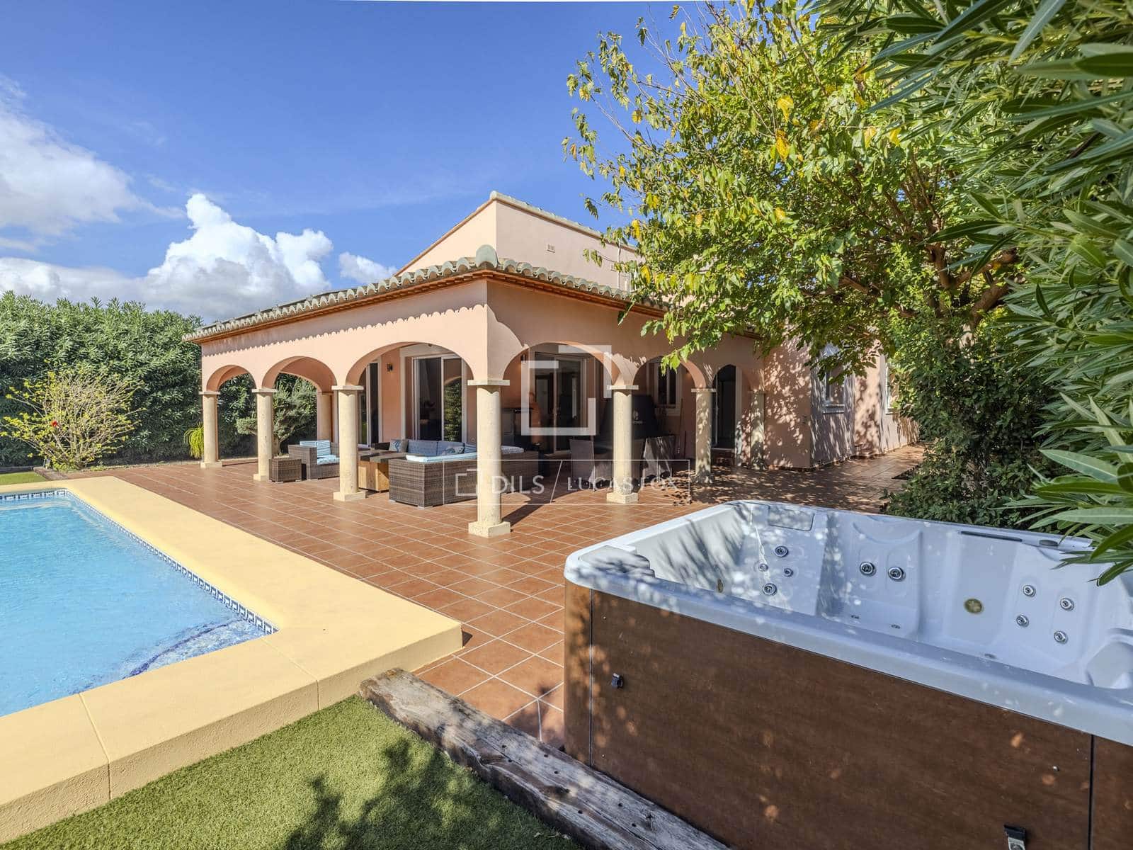 4 sypialnia Willa na sprzedaż w Javea / Xabia z basenem garażem - 849 000 € (Ref: 10165406)