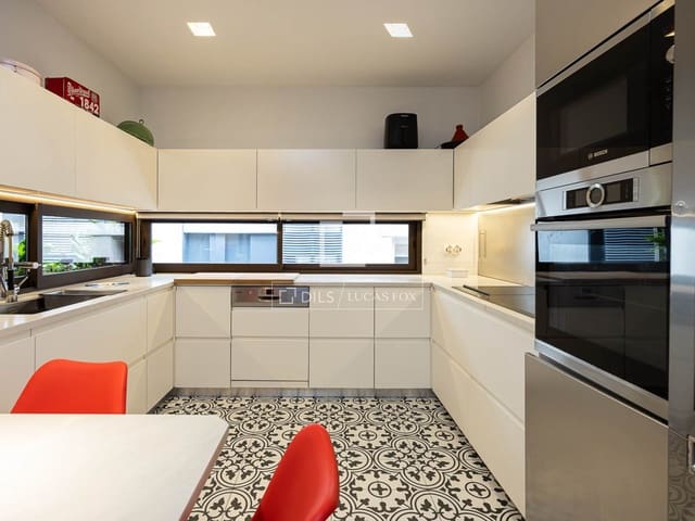 4 soverom Villa til salgs i Barcelona by med svømmebasseng garasje - € 2 490 000 (Ref: 10165527)