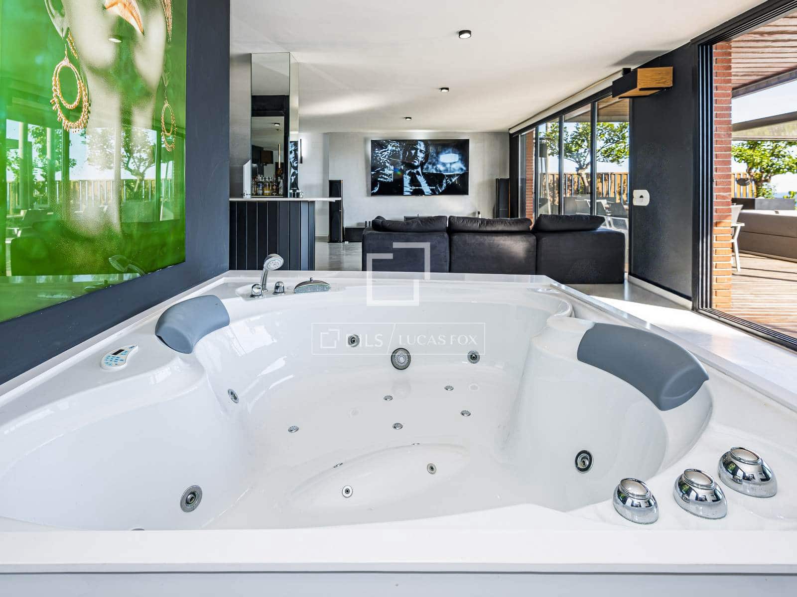 5 bedroom Villa for rent in Sitges with pool garage - € 6,950 (Ref: 10165665)