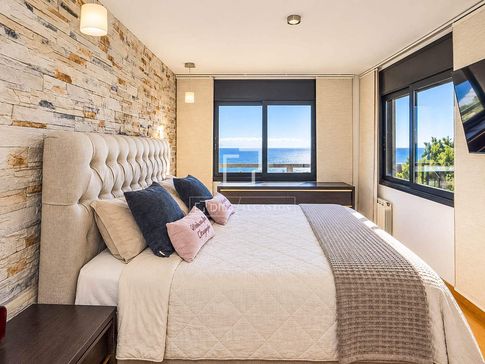 5 bedroom Villa for rent in Sitges with pool garage - € 6,950 (Ref: 10165665)