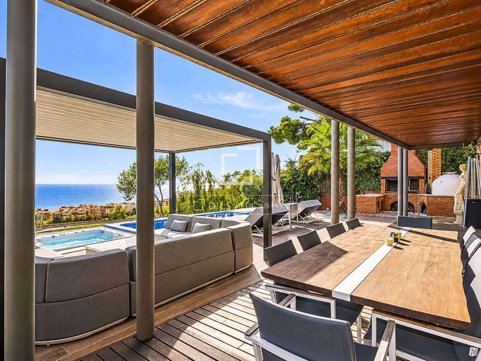5 bedroom Villa for rent in Sitges with pool garage - € 6,950 (Ref: 10165665)