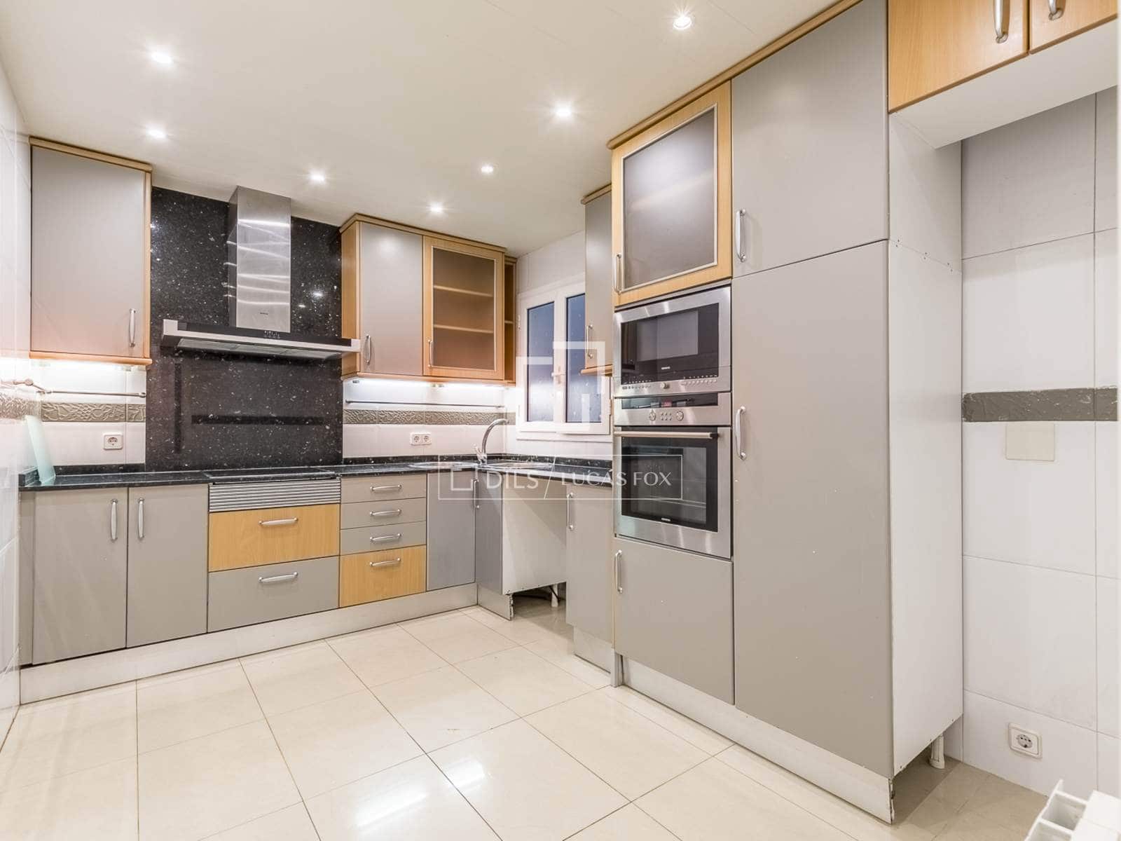 4 bedroom Apartment for sale in Barcelona city - € 850,000 (Ref: 10166922)