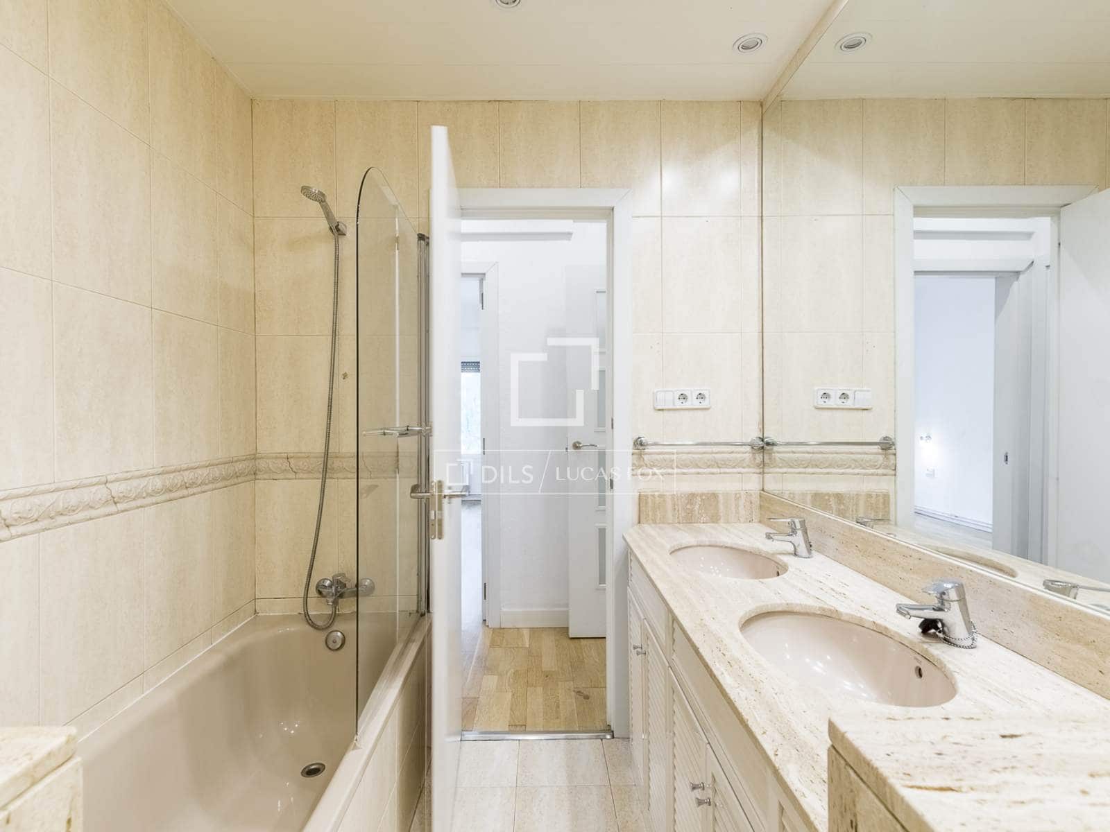 4 bedroom Apartment for sale in Barcelona city - € 850,000 (Ref: 10166922)