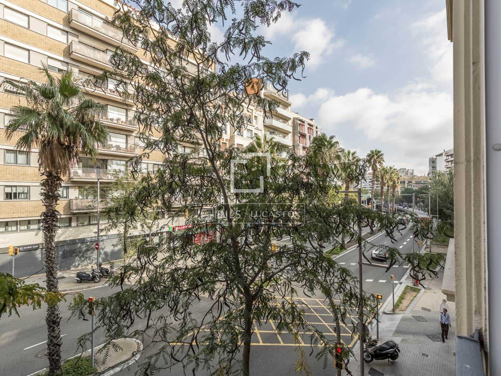 4 bedroom Apartment for sale in Barcelona city - € 850,000 (Ref: 10166922)