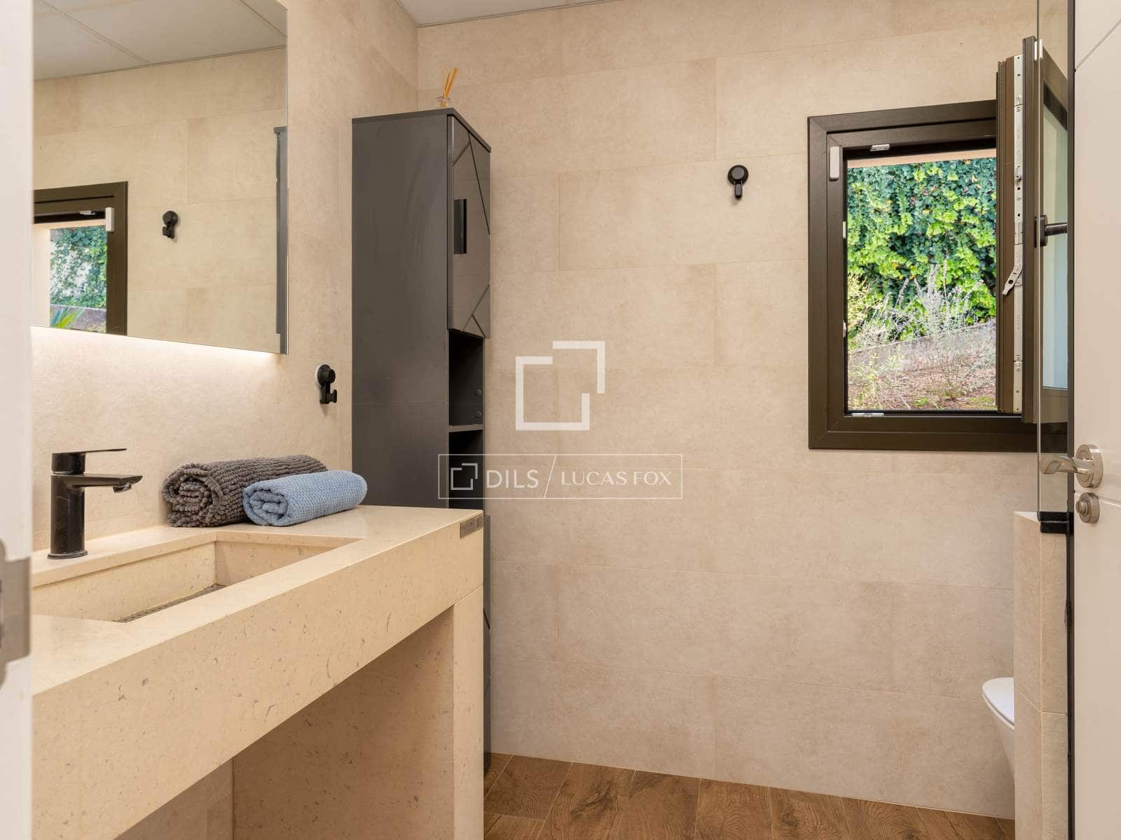 4 soverom Villa til salgs i Sils med svømmebasseng garasje - € 660 000 (Ref: 10167508)