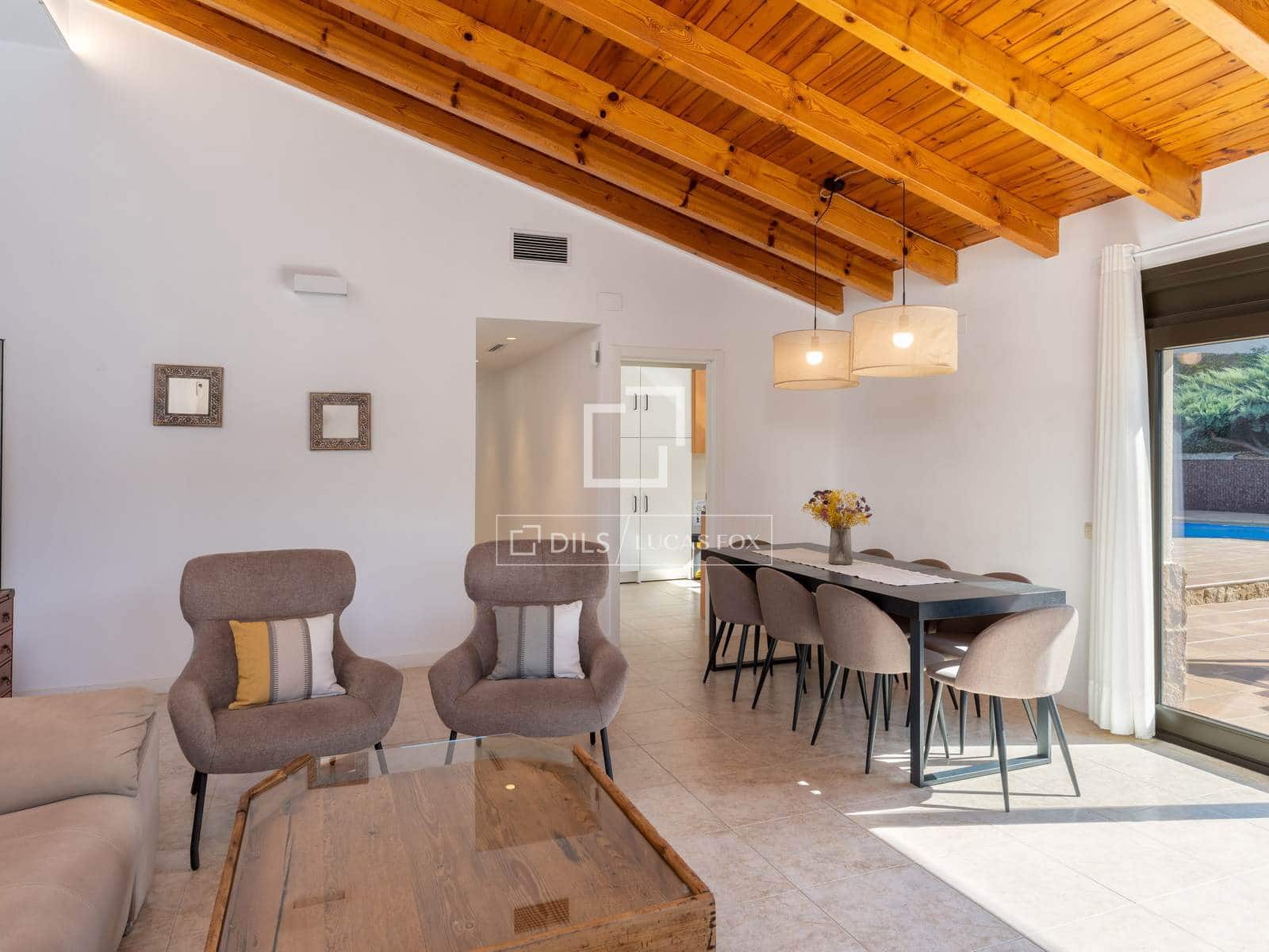 4 soverom Villa til salgs i Sils med svømmebasseng garasje - € 660 000 (Ref: 10167508)