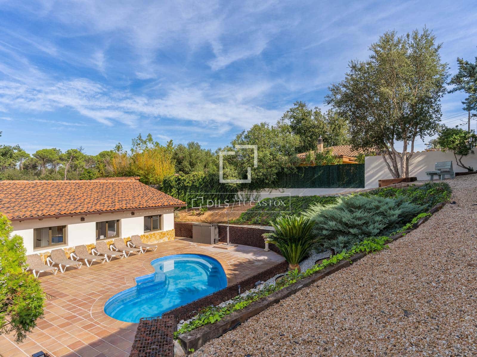 4 soverom Villa til salgs i Sils med svømmebasseng garasje - € 660 000 (Ref: 10167508)
