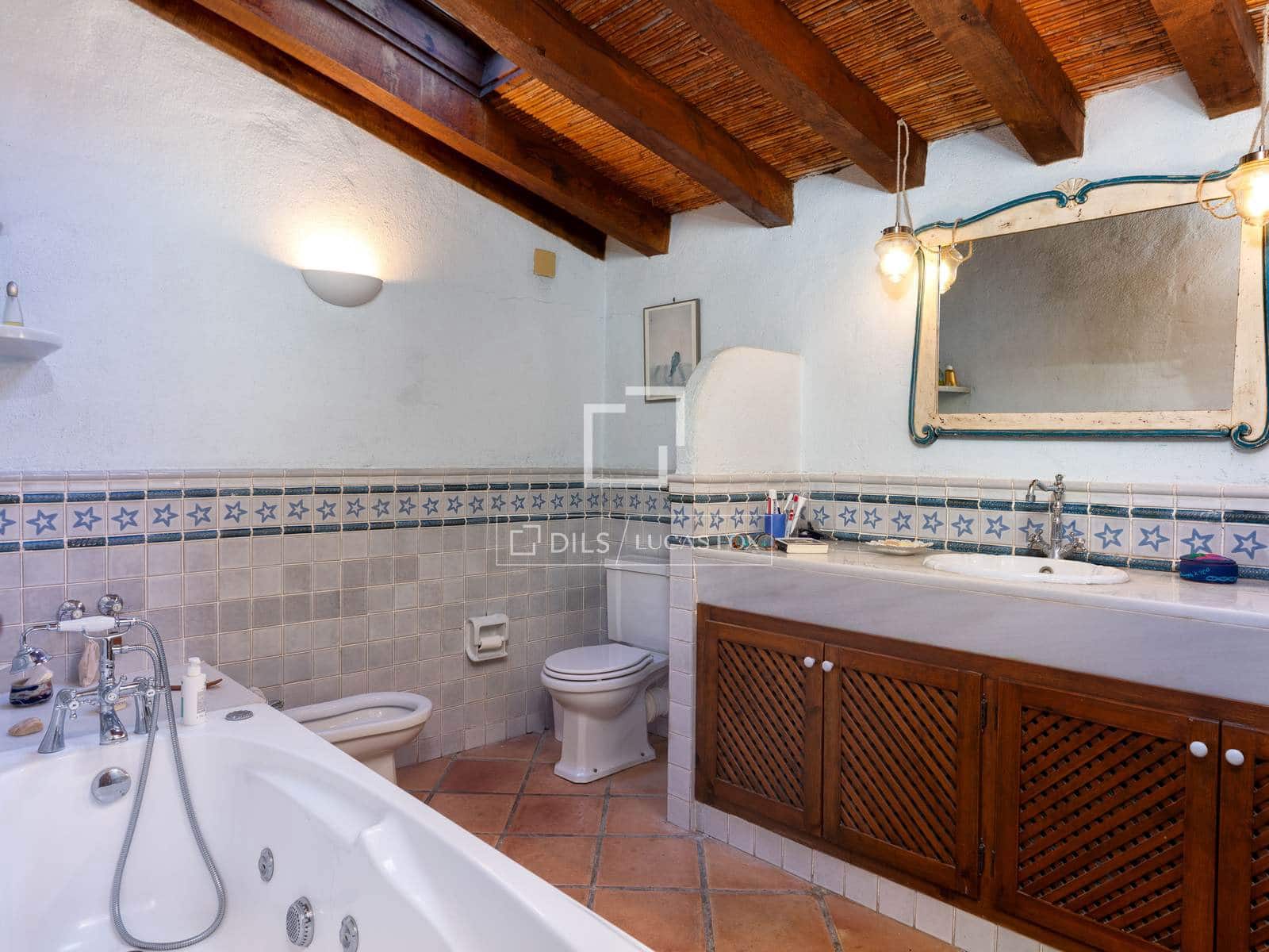 5 bedroom Villa for sale in Crespia - € 725,000 (Ref: 10169156)