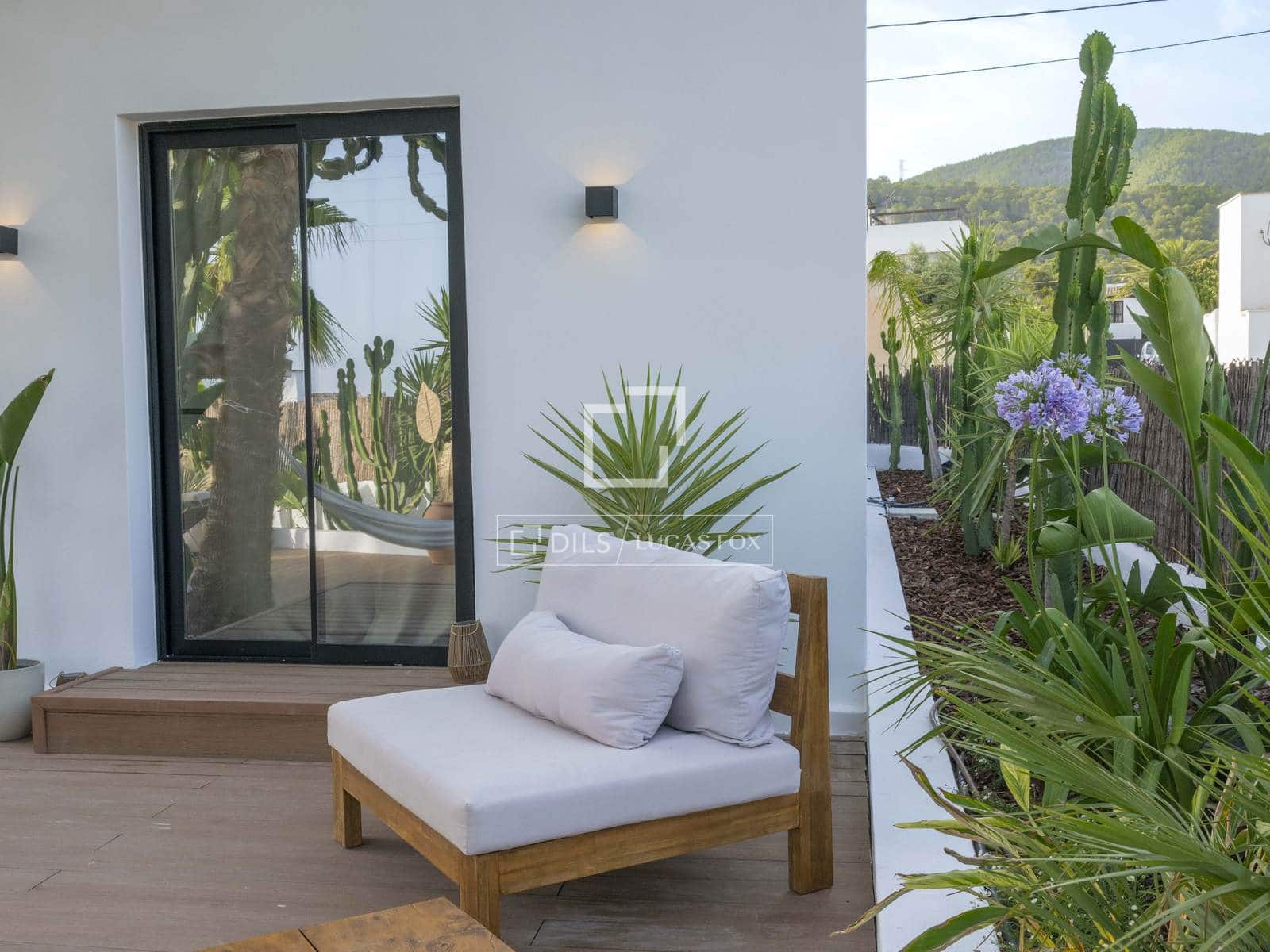 4 bedroom Villa for sale in San Jose / Sant Josep de Sa Talaia with pool garage - € 1,980,000 (Ref: 10169157)