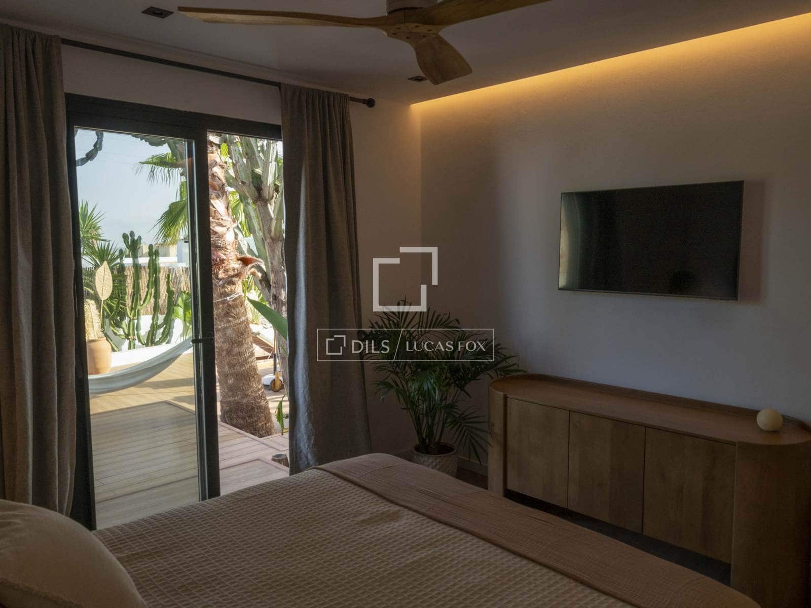 4 bedroom Villa for sale in San Jose / Sant Josep de Sa Talaia with pool garage - € 1,980,000 (Ref: 10169157)