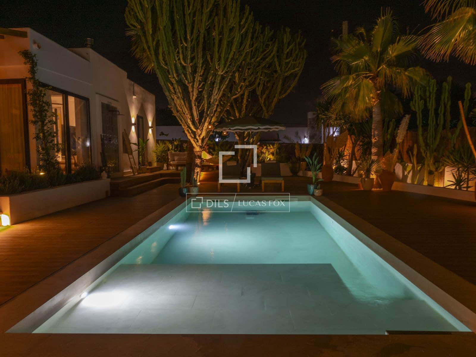 4 bedroom Villa for sale in San Jose / Sant Josep de Sa Talaia with pool garage - € 1,980,000 (Ref: 10169157)