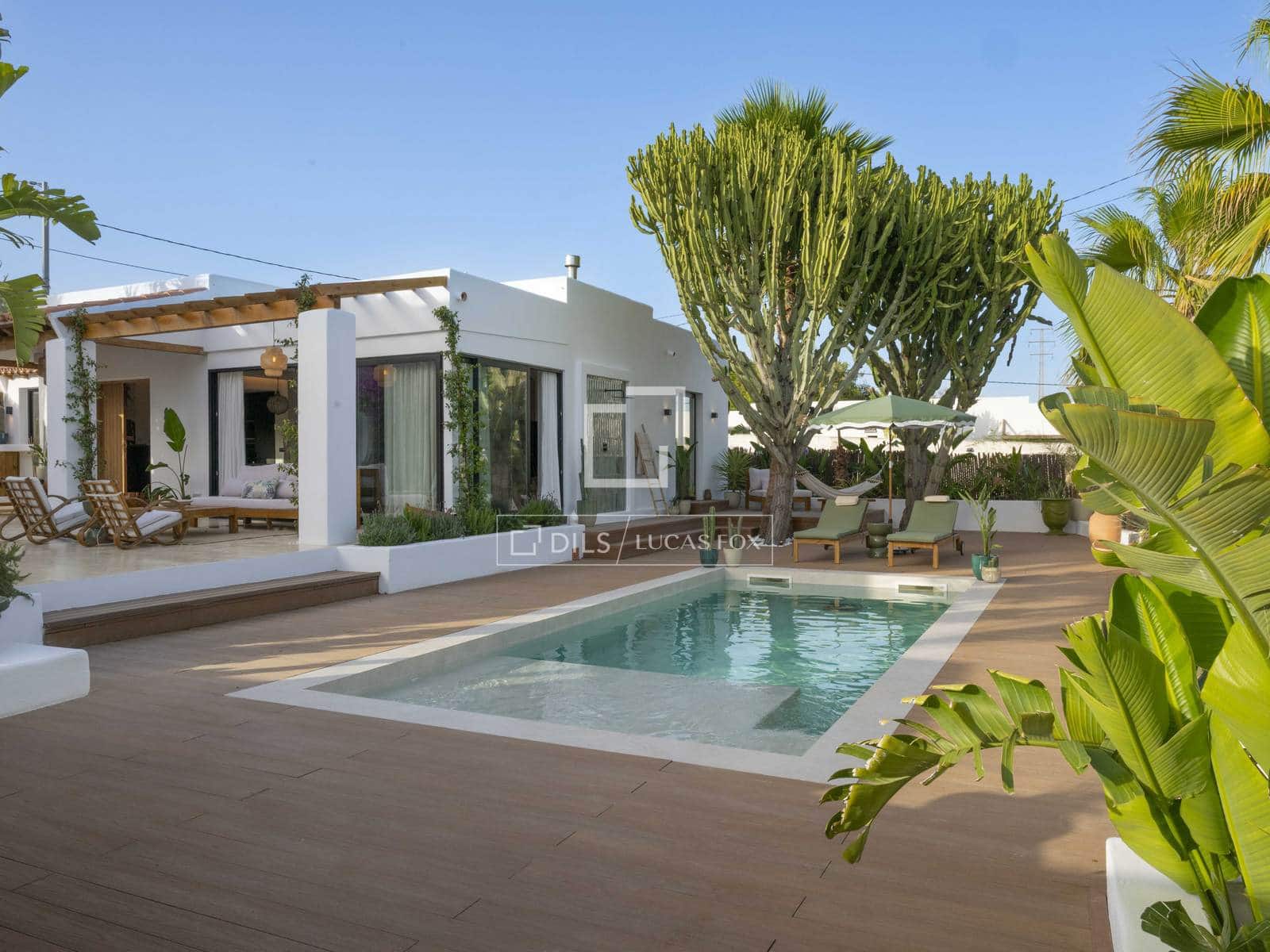 4 bedroom Villa for sale in San Jose / Sant Josep de Sa Talaia with pool garage - € 1,980,000 (Ref: 10169157)