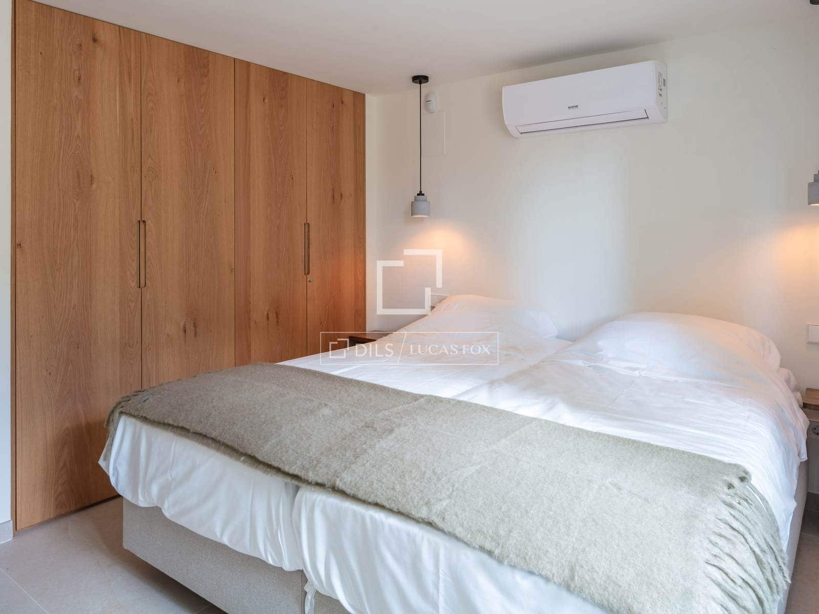 5 slaapkamer Villa te koop in Teulada met zwembad garage - € 1.650.000 (Ref: 10170183)