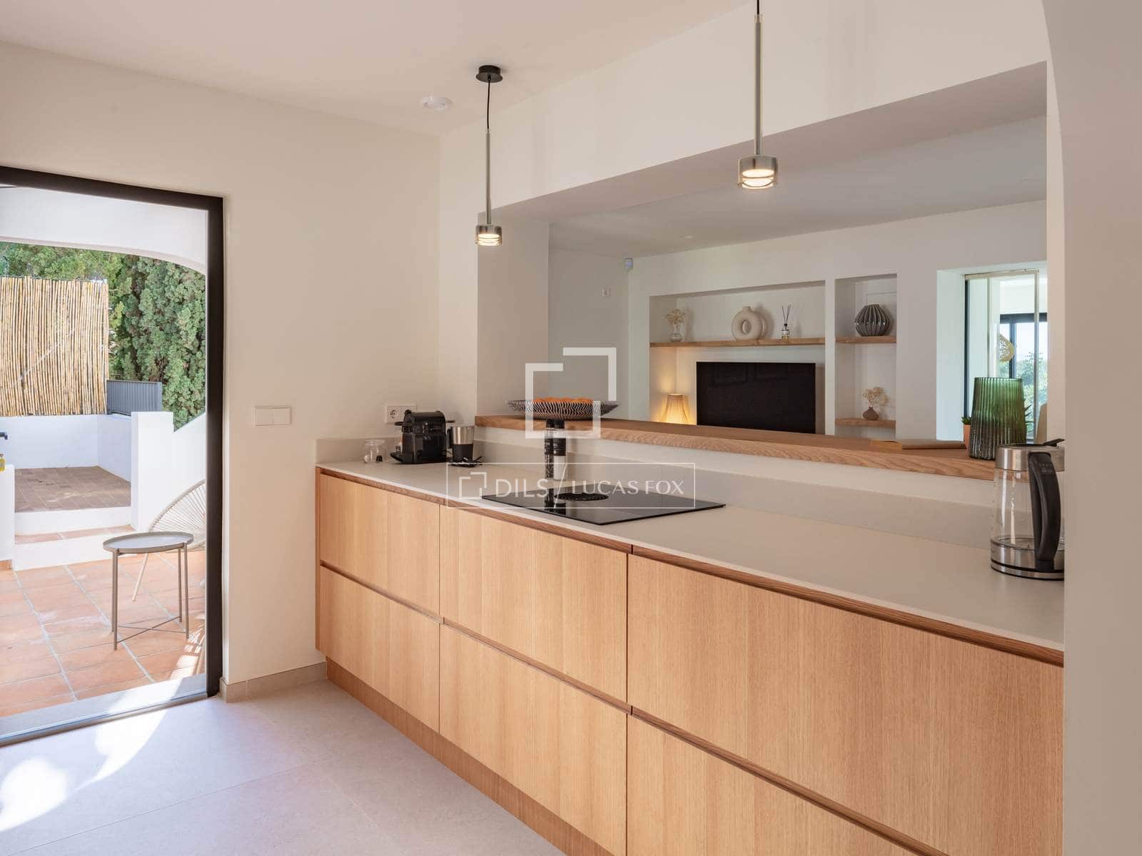 5 slaapkamer Villa te koop in Teulada met zwembad garage - € 1.650.000 (Ref: 10170183)