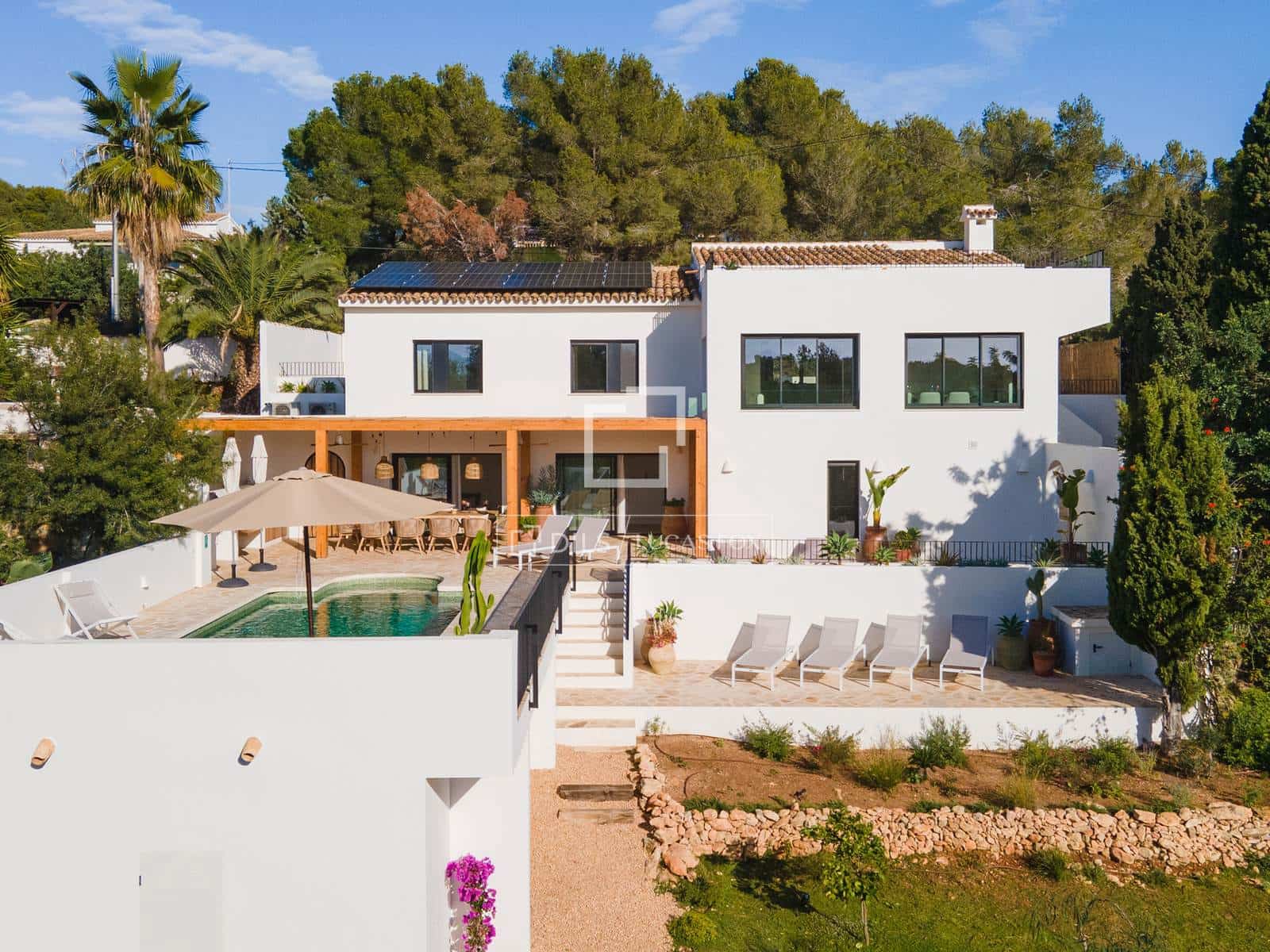 5 slaapkamer Villa te koop in Teulada met zwembad garage - € 1.650.000 (Ref: 10170183)