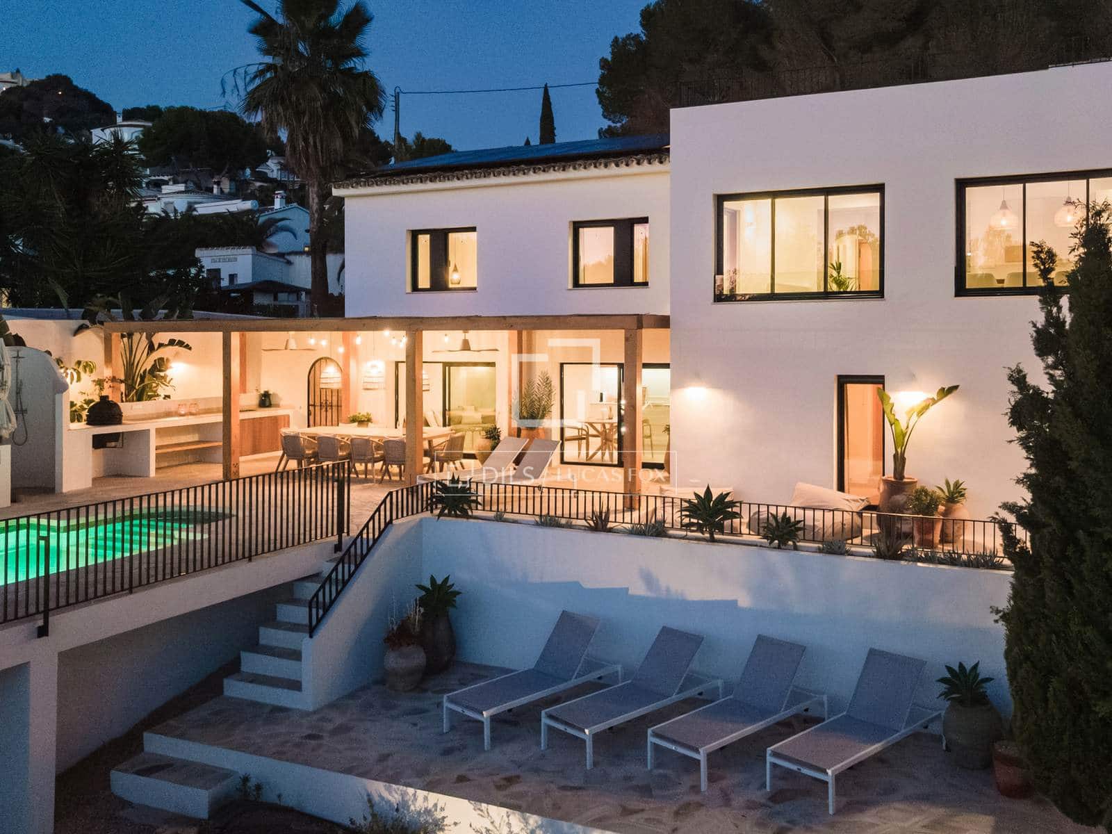 5 slaapkamer Villa te koop in Teulada met zwembad garage - € 1.650.000 (Ref: 10170183)