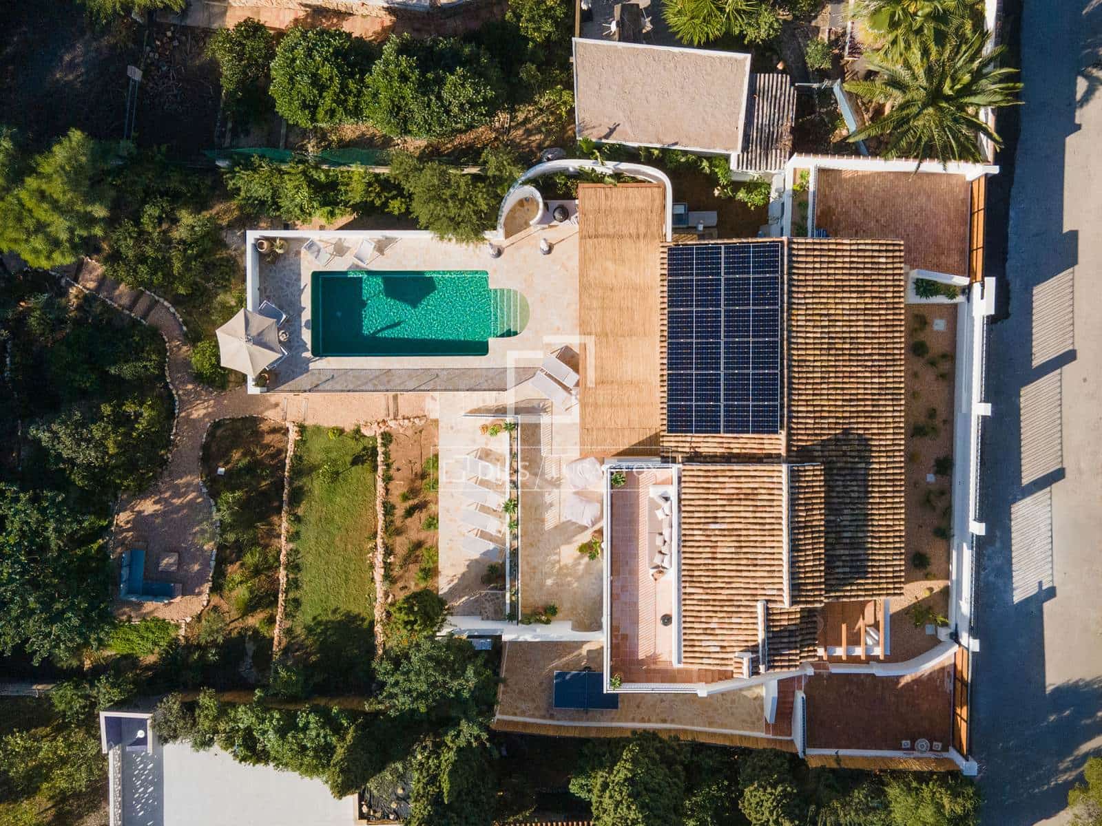 5 slaapkamer Villa te koop in Teulada met zwembad garage - € 1.650.000 (Ref: 10170183)