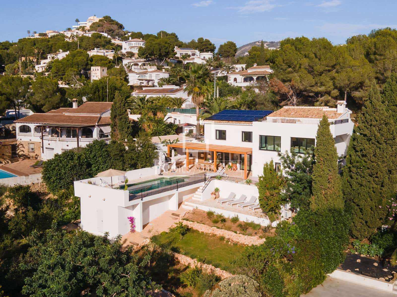 5 slaapkamer Villa te koop in Teulada met zwembad garage - € 1.650.000 (Ref: 10170183)