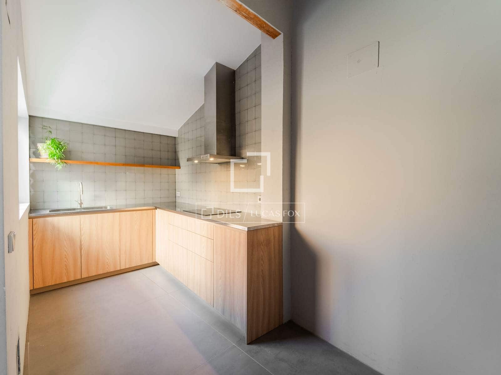 2 slaapkamer Appartement te huur in Valencia stad - € 2.300 (Ref: 10172916)