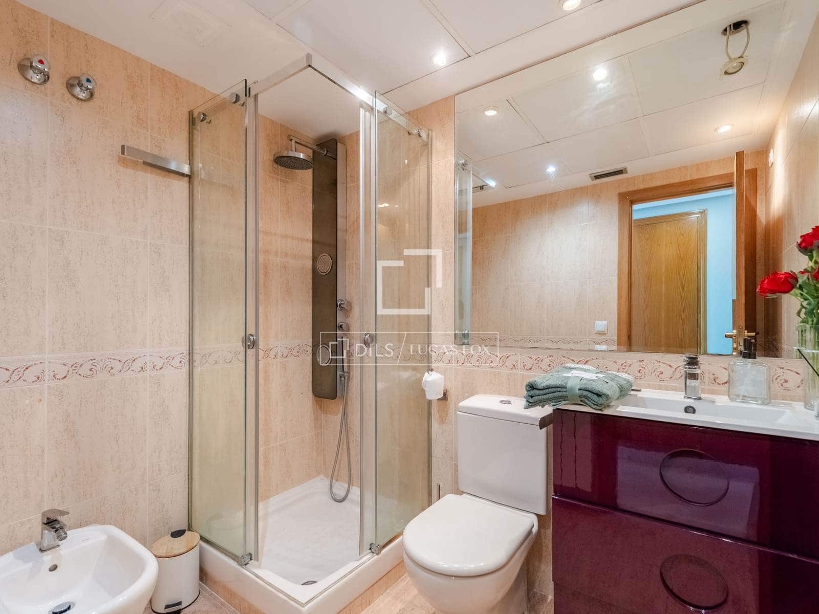 3 slaapkamer Appartement te huur in Valencia stad met zwembad garage - € 3.500 (Ref: 10172917)